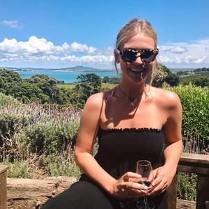 Meet your Posher, Olivia